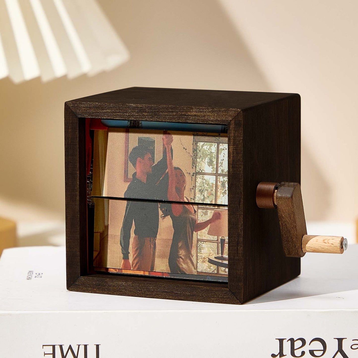 Porta-Retrato Flipbook Personalizado com Luz – Álbum Mecânico de Manivela